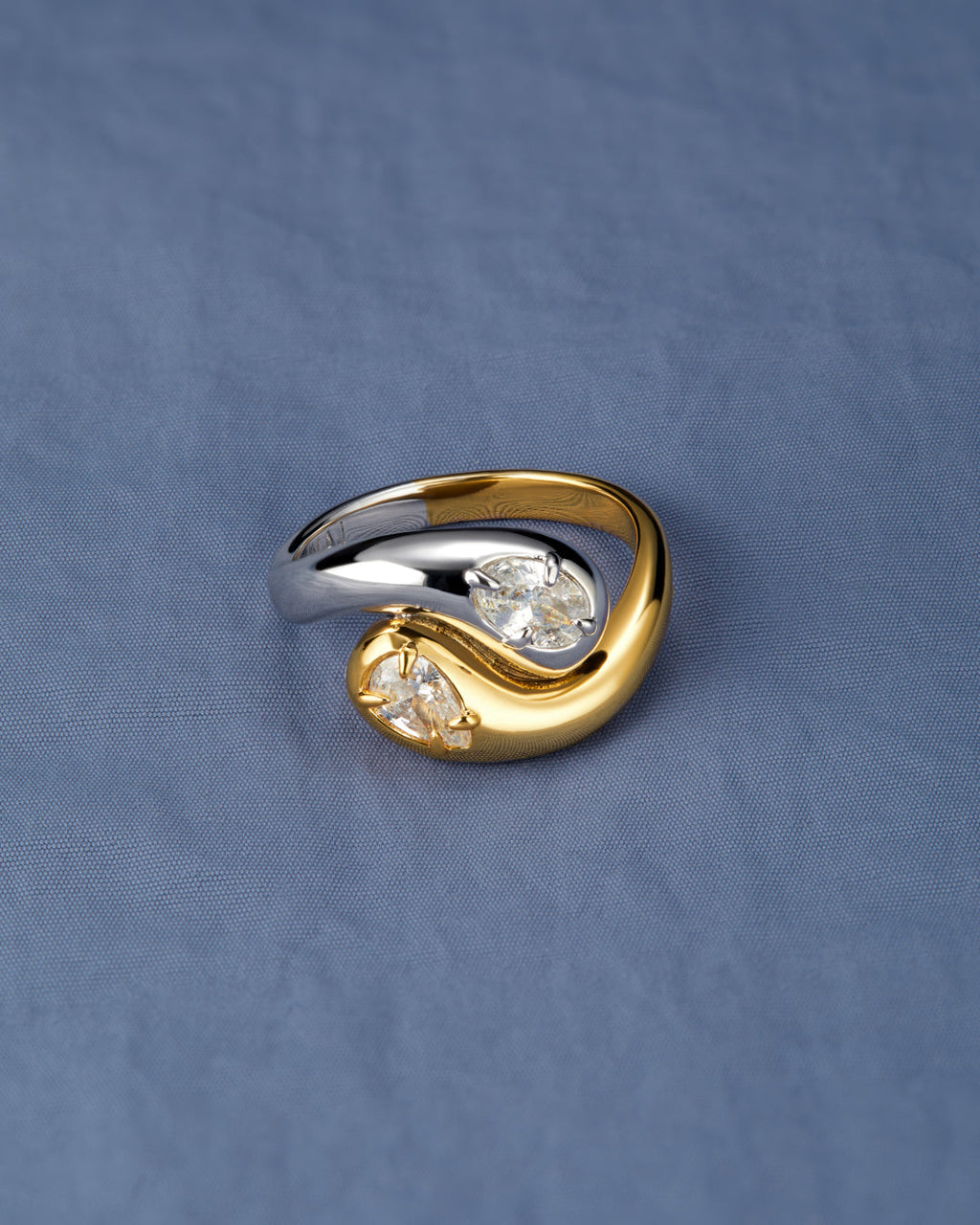 The Bianco Nero Interlock Ring